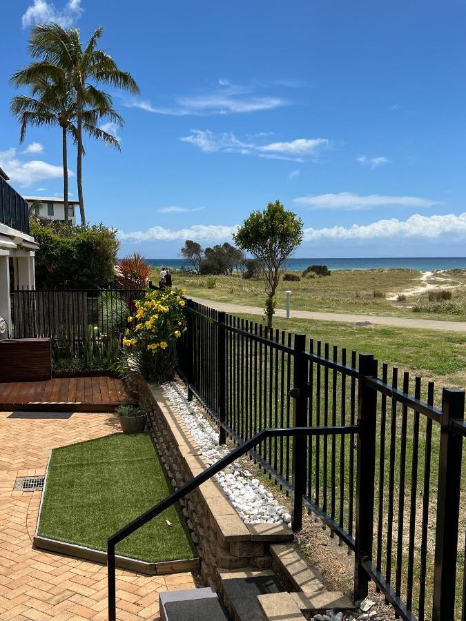 Sandcastles On Currumbin Beachfront, Gold Coast Bagian luar foto